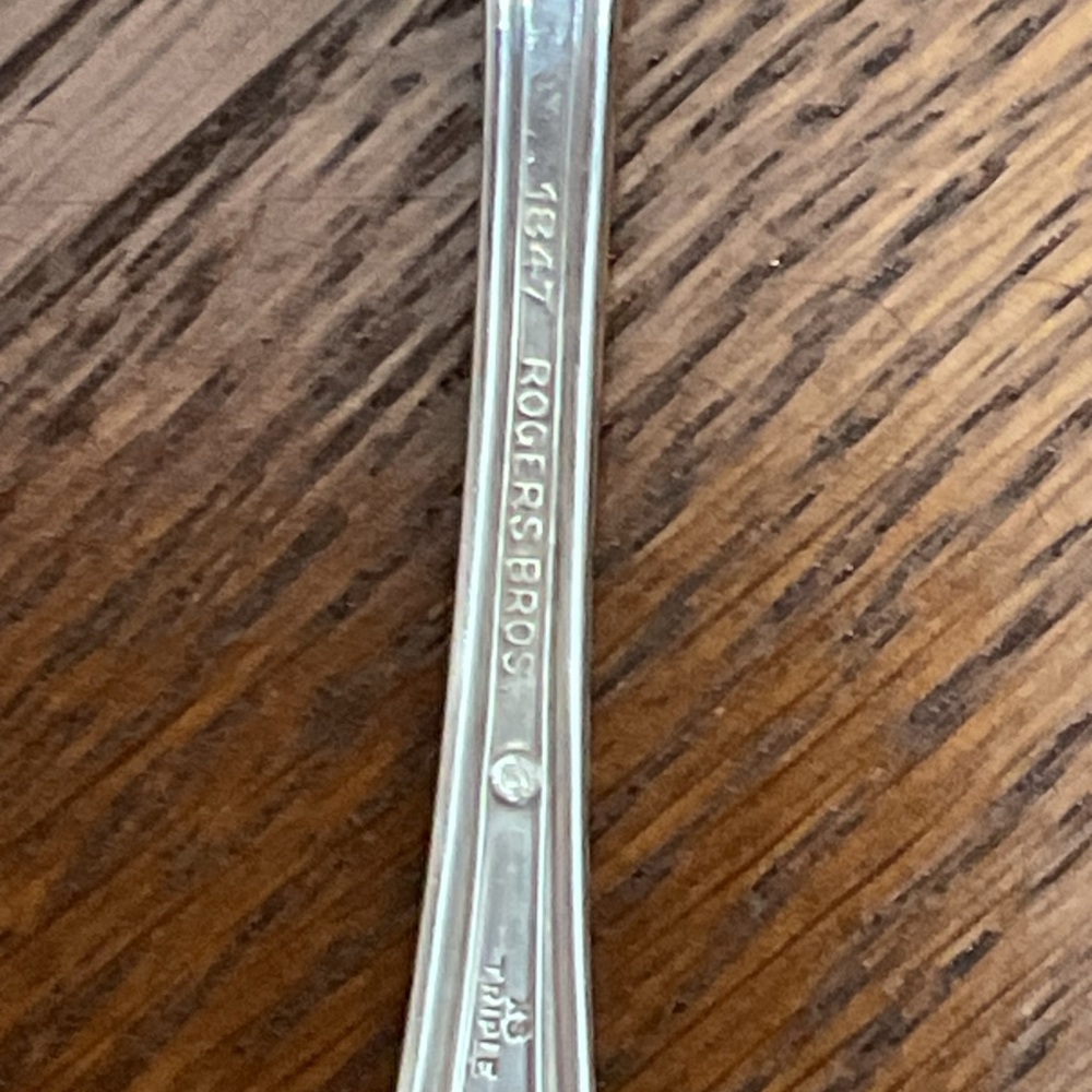2- 1911 OLD COLONY Silverplate Salad Forks 6"  1847 Rogers Bros-Antique - Picture 2 of 3